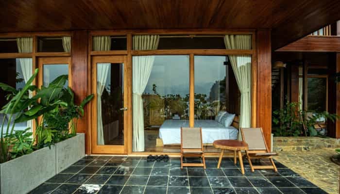 Deluxe Room 2 thumb 3